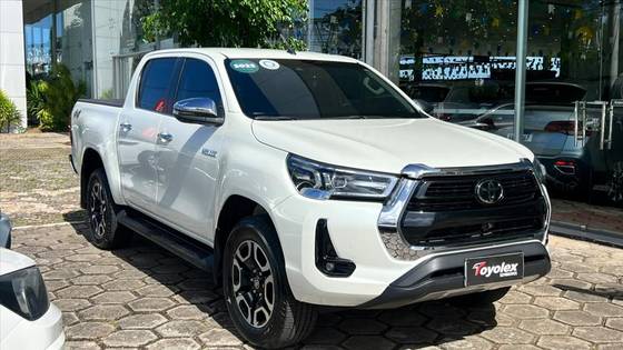TOYOTA HILUX 2.8 D-4D TURBO DIESEL CD SRX 4X4 AUTOMÁTICO
